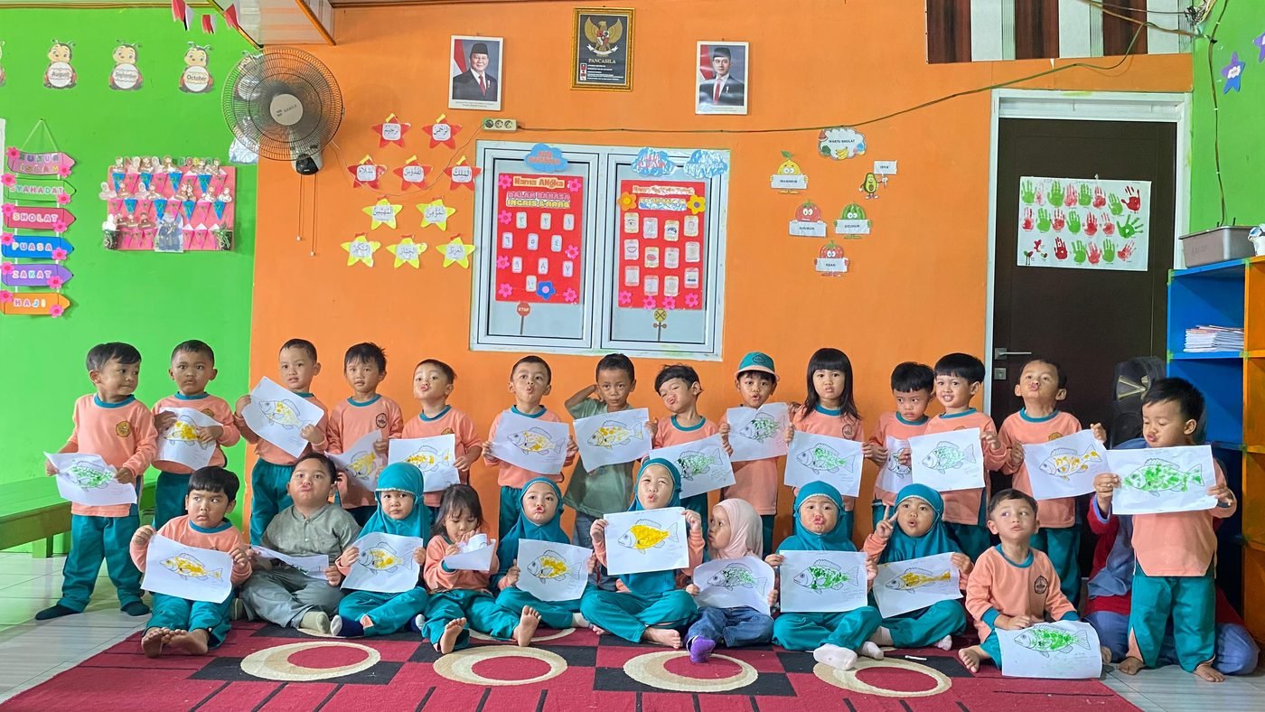 Mewarnai di Kelas