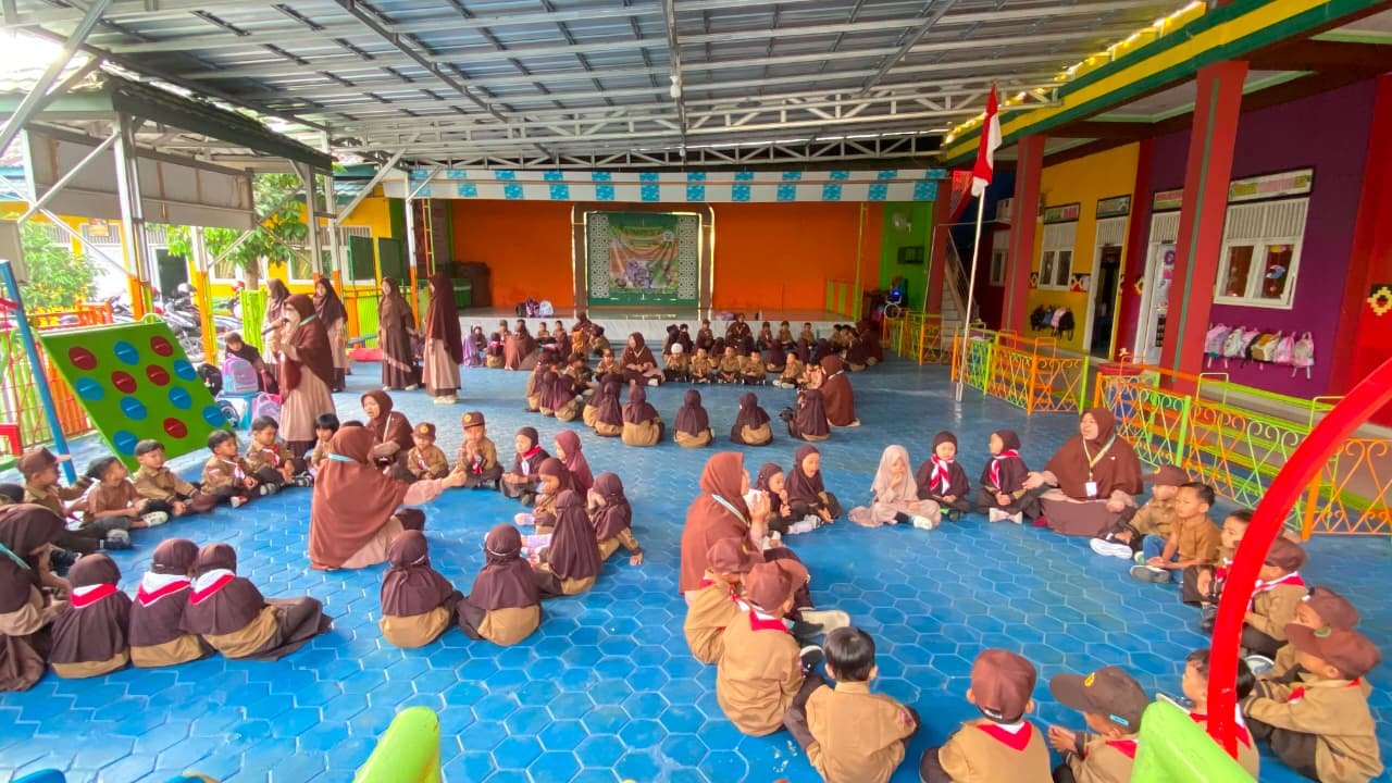 Kegiatan Belajar Anak Didik TK IT Annawawi